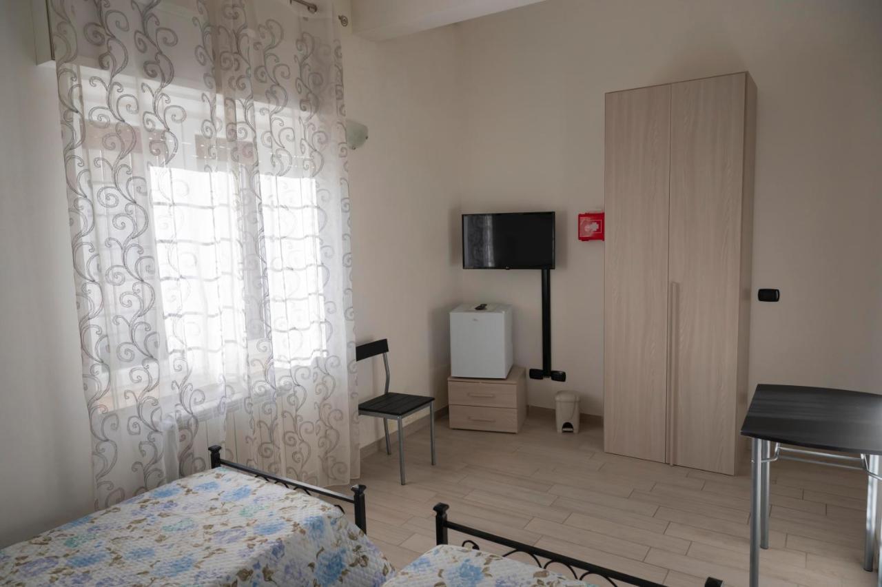 Il Giardino Dell'Eden Bed & Breakfast อาชิเลีย ภายนอก รูปภาพ
