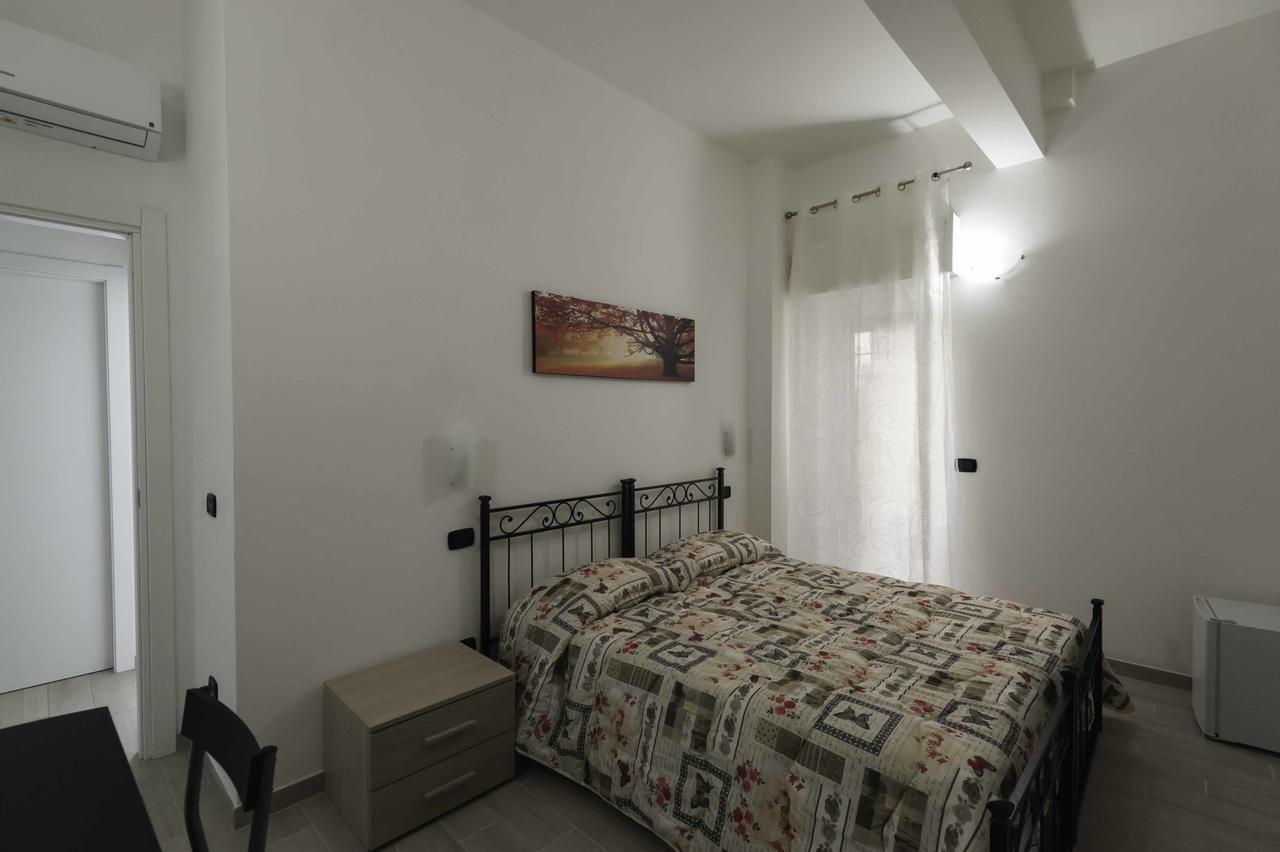 Il Giardino Dell'Eden Bed & Breakfast อาชิเลีย ภายนอก รูปภาพ