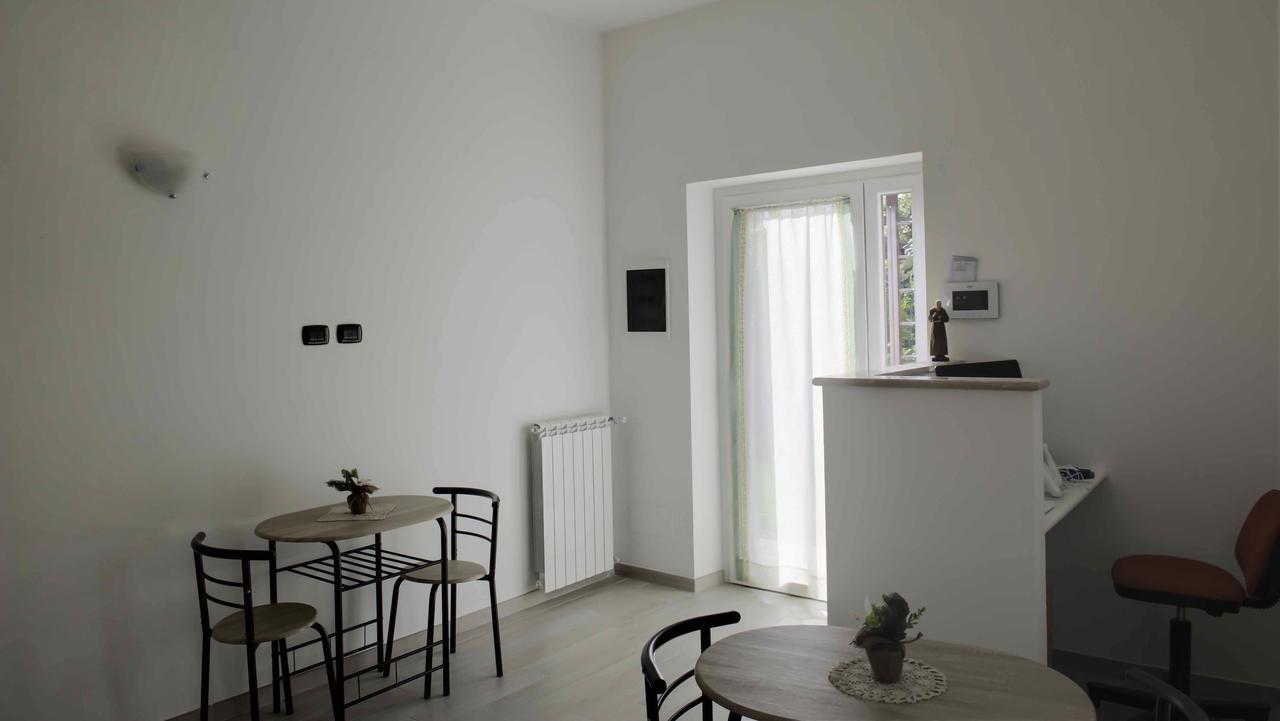 Il Giardino Dell'Eden Bed & Breakfast อาชิเลีย ภายนอก รูปภาพ